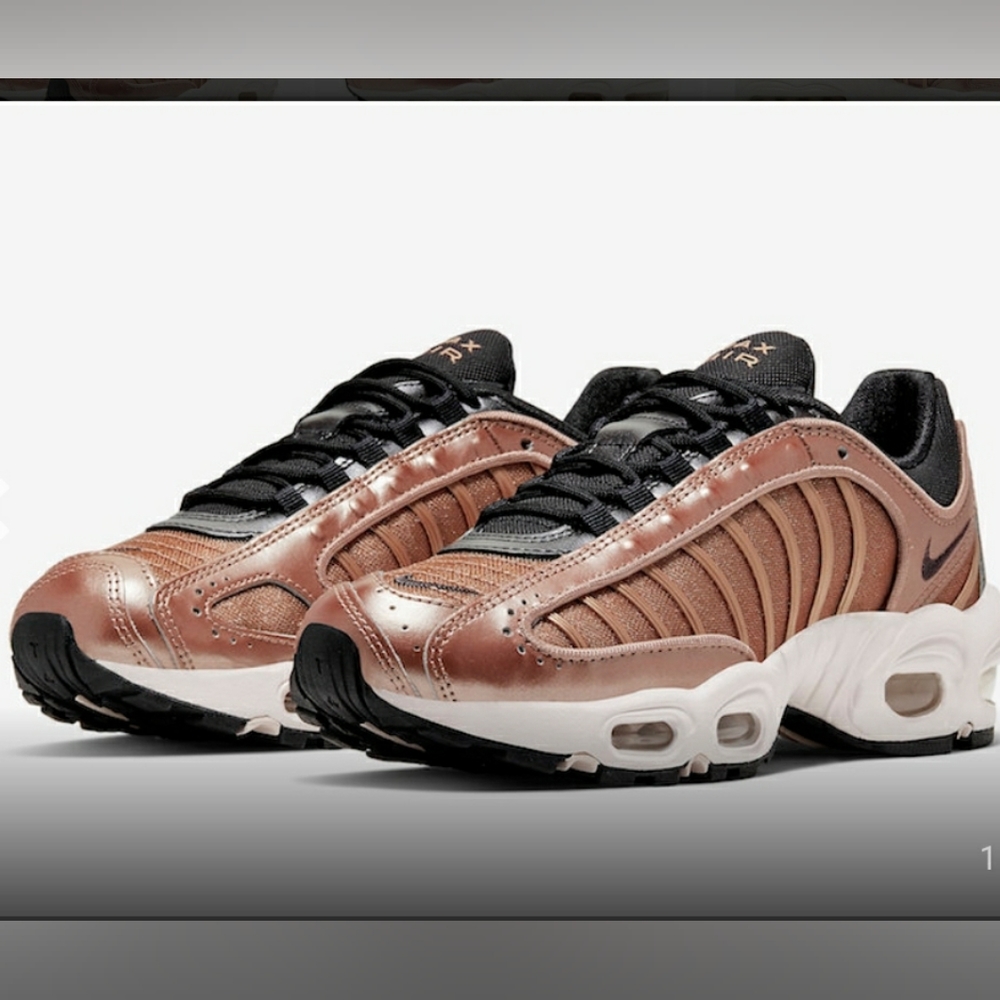 EUC Nike Air Max Tailwind Sneakers